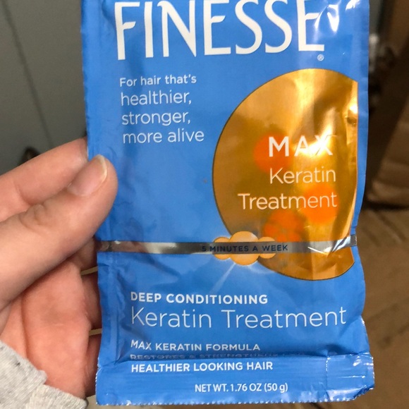 Brand new set of 4 Finesse hair treatment - Picture 2 of 3